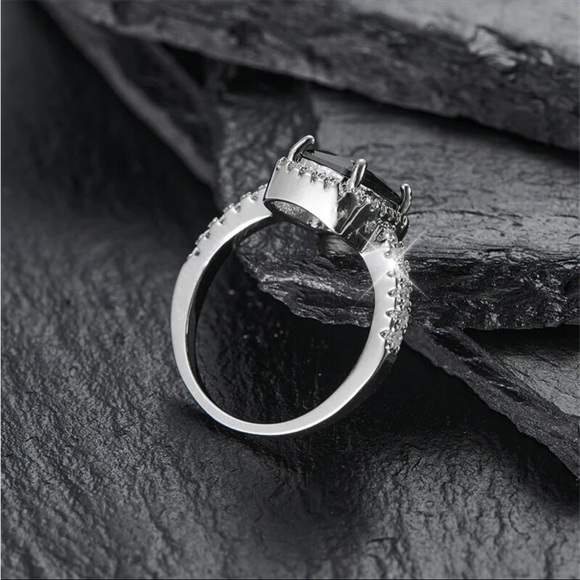 New Women’s 925 Silver Beautiful Sapphire Ring - Picture 3 of 4